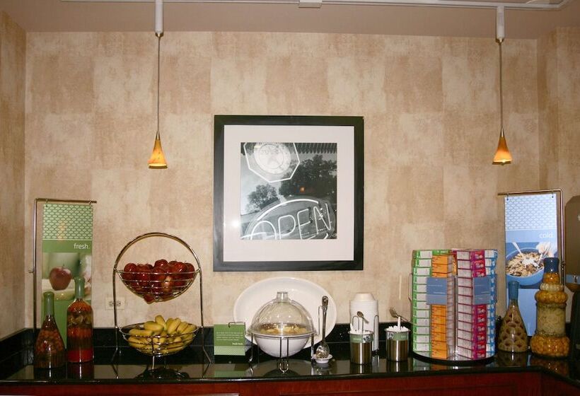 בית מלון כפרי Hampton Inn & Suites Bolingbrook