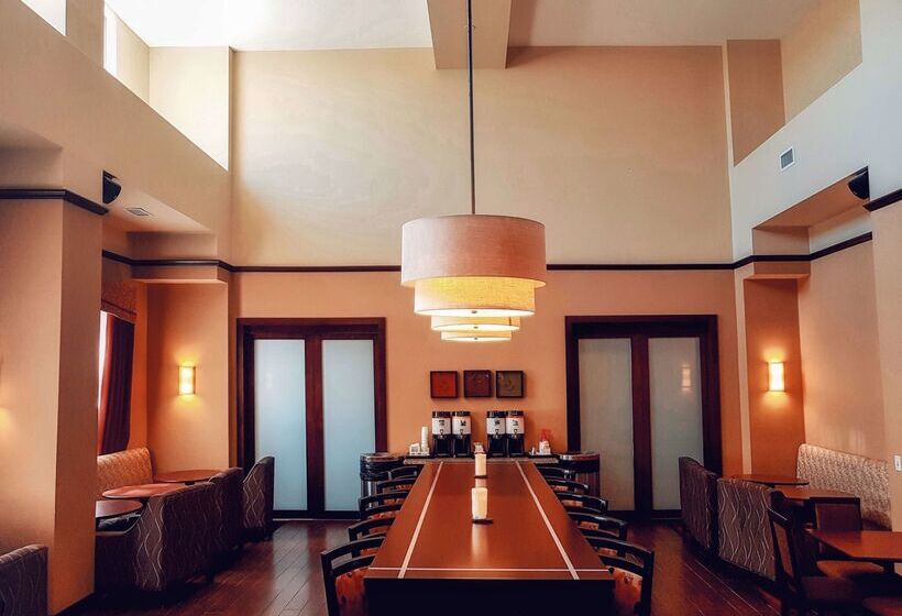 فندق Hampton Inn & Suites By Hilton Edmonton Intl Airport