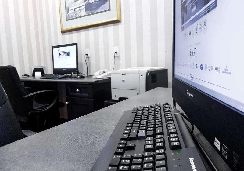 فندق Hampton Inn & Suites By Hilton Edmonton Intl Airport