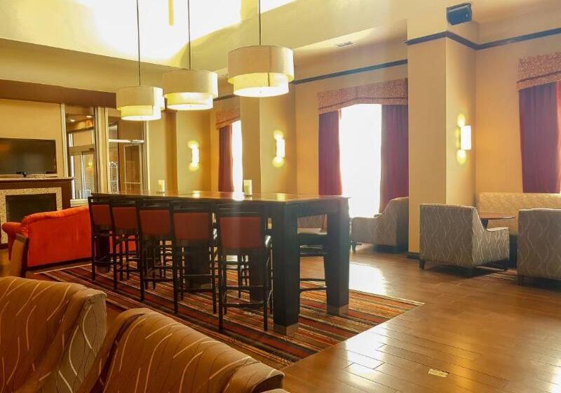 فندق Hampton Inn & Suites By Hilton Edmonton Intl Airport