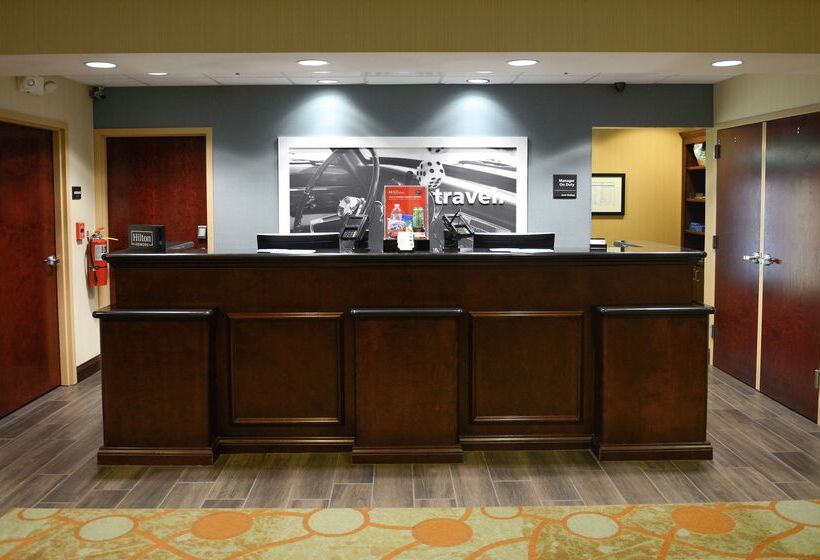 هتل Hampton Inn & Suitesknoxville/north I75