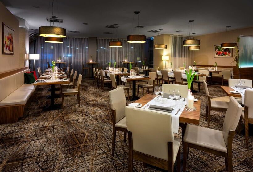 Отель Hilton Garden Inn Krakow