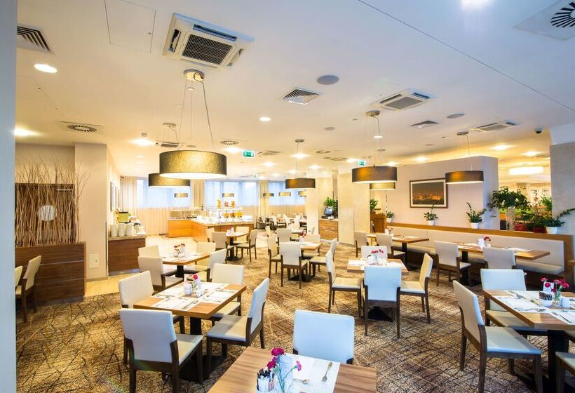 Отель Hilton Garden Inn Krakow