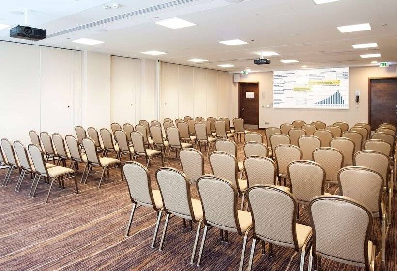 Отель Hilton Garden Inn Krakow