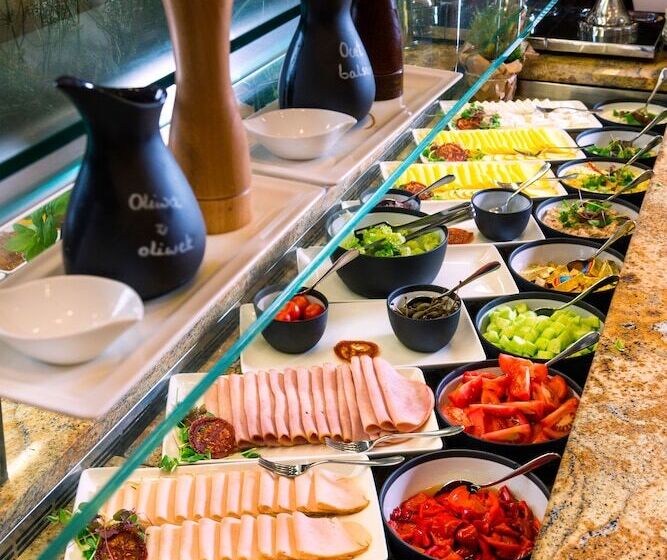 Отель Hilton Garden Inn Krakow