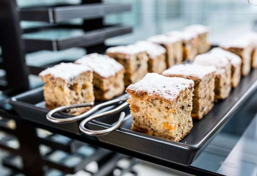 Отель Hilton Garden Inn Krakow