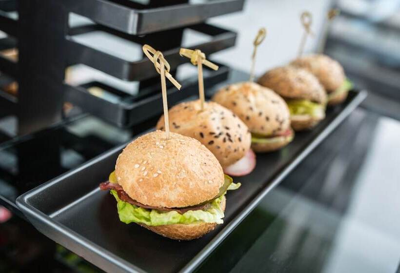 Отель Hilton Garden Inn Krakow