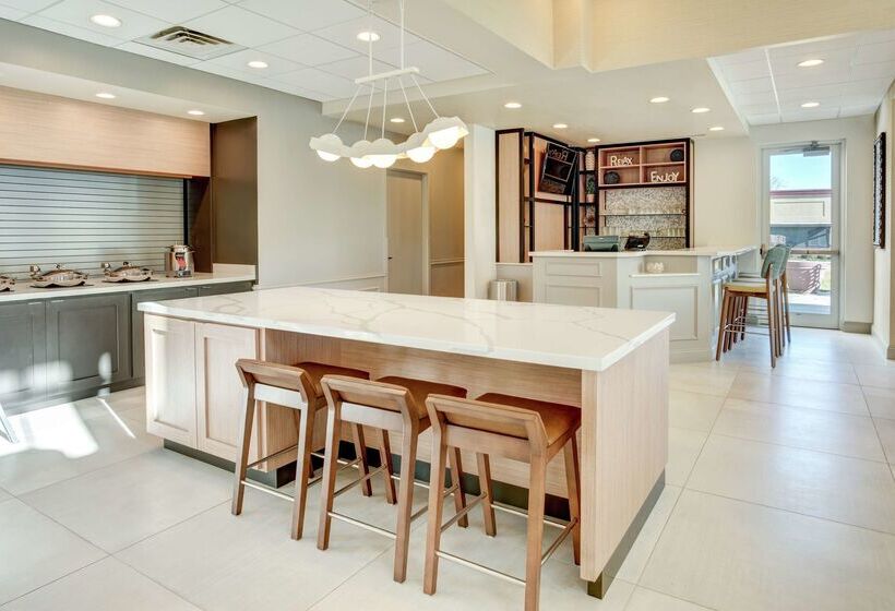 فندق Hilton Garden Inn Lakewood