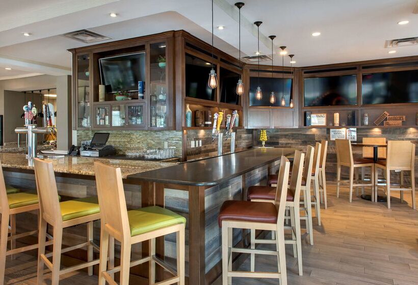 בית מלון כפרי Hilton Garden Inn Riverhead