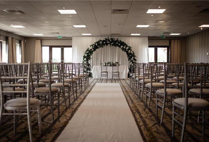 Отель Hilton London Syon Park