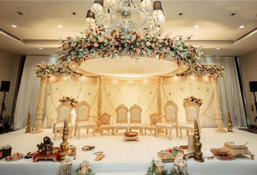 Отель Hilton London Syon Park