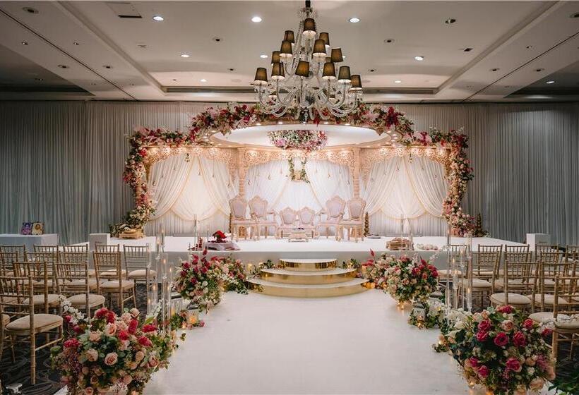 Отель Hilton London Syon Park