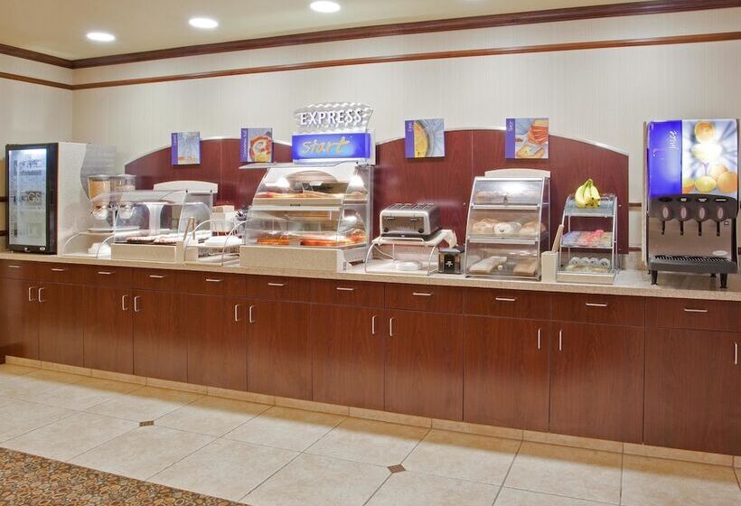 호텔 Holiday Inn Express & Suites Dinuba West, An Ihg