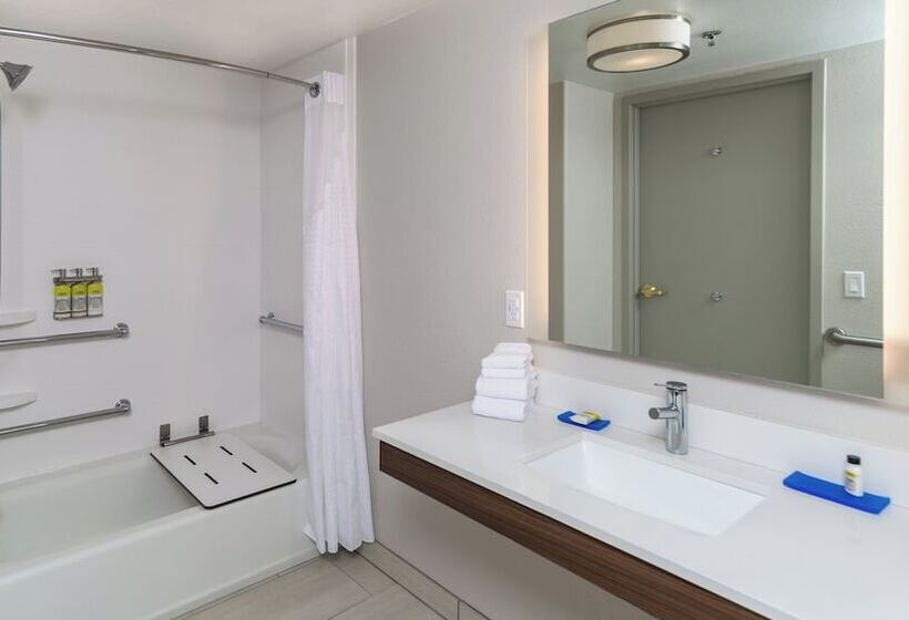 호텔 Holiday Inn Express & Suites Dinuba West, An Ihg