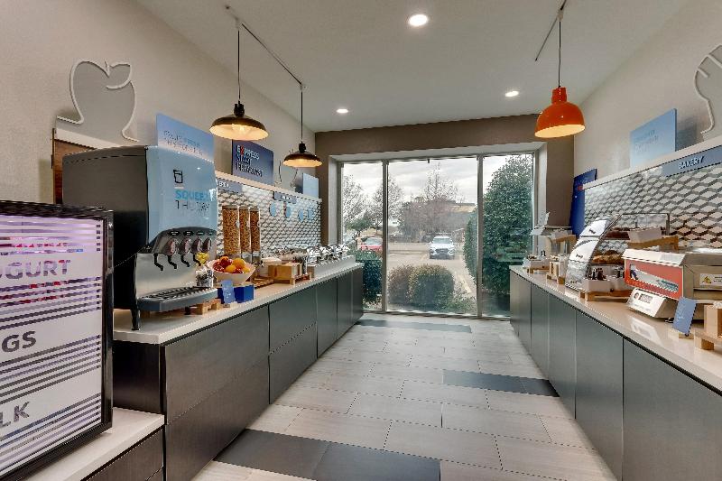 Отель Holiday Inn Express & Suites Waxahachie, An Ihg