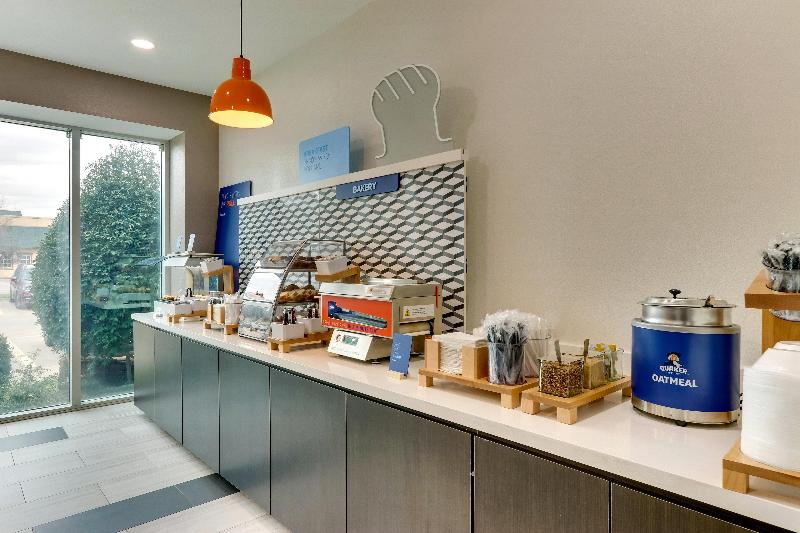 Отель Holiday Inn Express & Suites Waxahachie, An Ihg