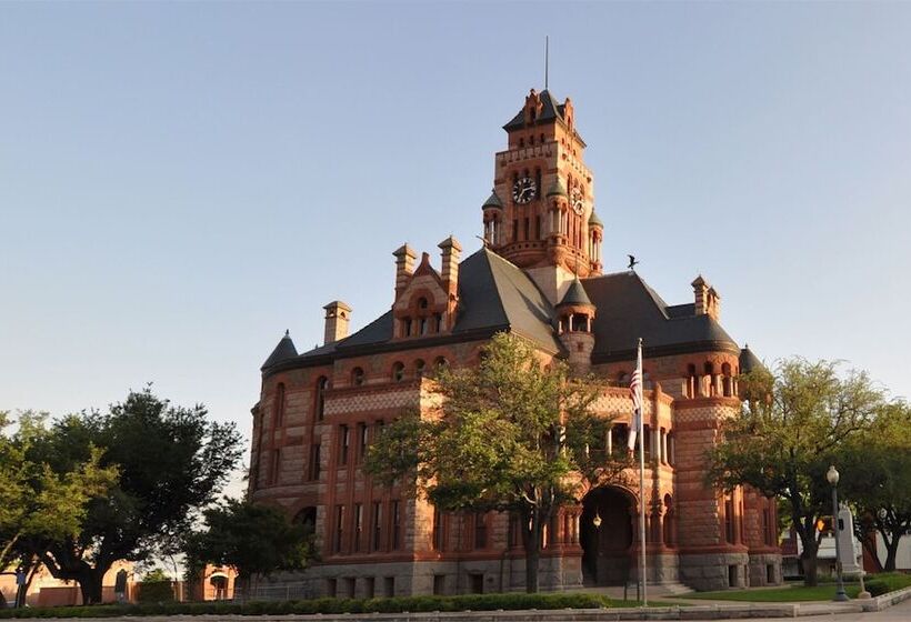 Отель Holiday Inn Express & Suites Waxahachie, An Ihg