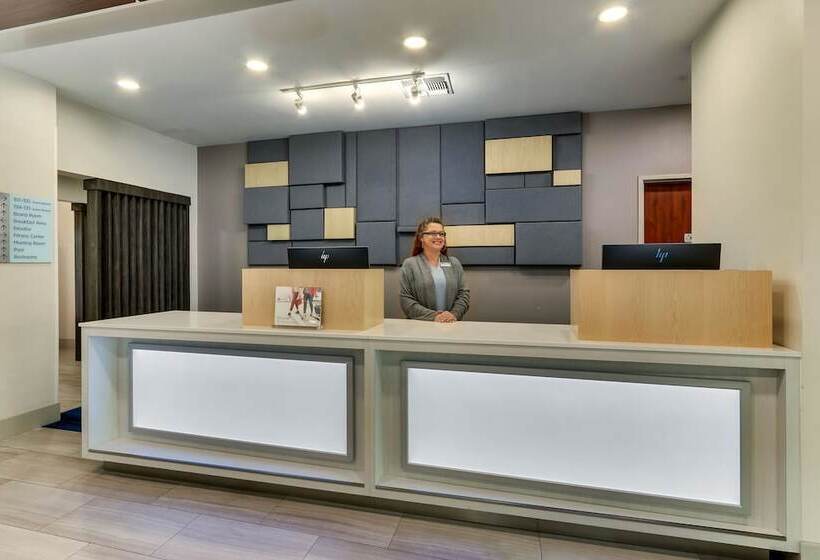 Отель Holiday Inn Express & Suites Waxahachie, An Ihg