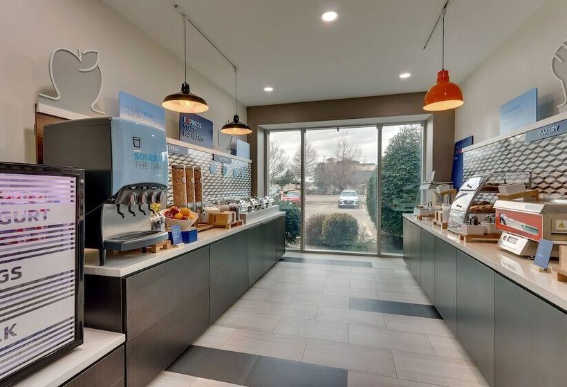 Отель Holiday Inn Express & Suites Waxahachie, An Ihg