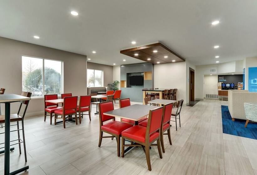 Отель Holiday Inn Express & Suites Waxahachie, An Ihg