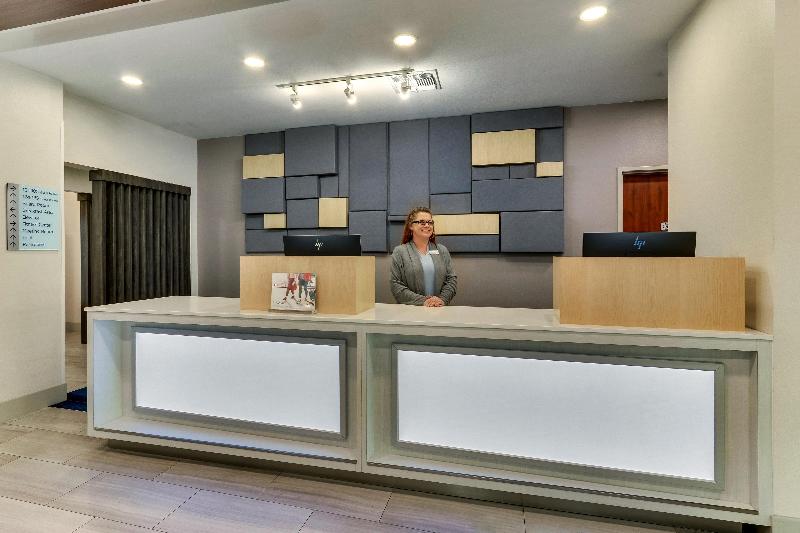 Отель Holiday Inn Express & Suites Waxahachie, An Ihg