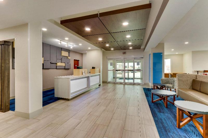 Отель Holiday Inn Express & Suites Waxahachie, An Ihg