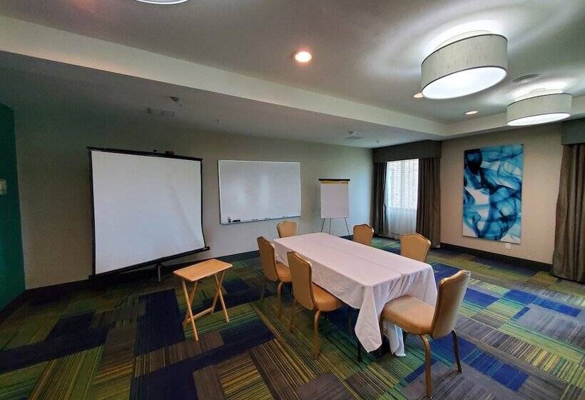 فندق Holiday Inn Express Pearland, An Ihg