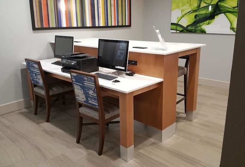 فندق Holiday Inn Express Pearland, An Ihg