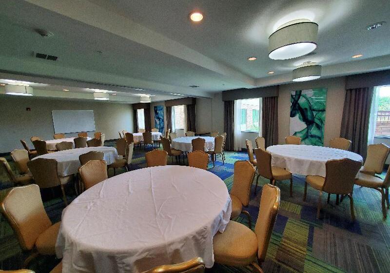 هتل Holiday Inn Express Pearland, An Ihg