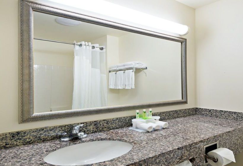 בית מלון כפרי Holiday Inn Express  & Suites North Seattle  Shoreline, An Ihg