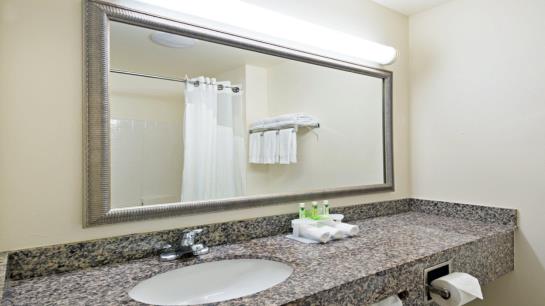 בית מלון כפרי Holiday Inn Express  & Suites North Seattle  Shoreline, An Ihg