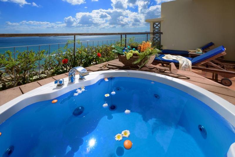 Kanucha Bay Hotel & Villas