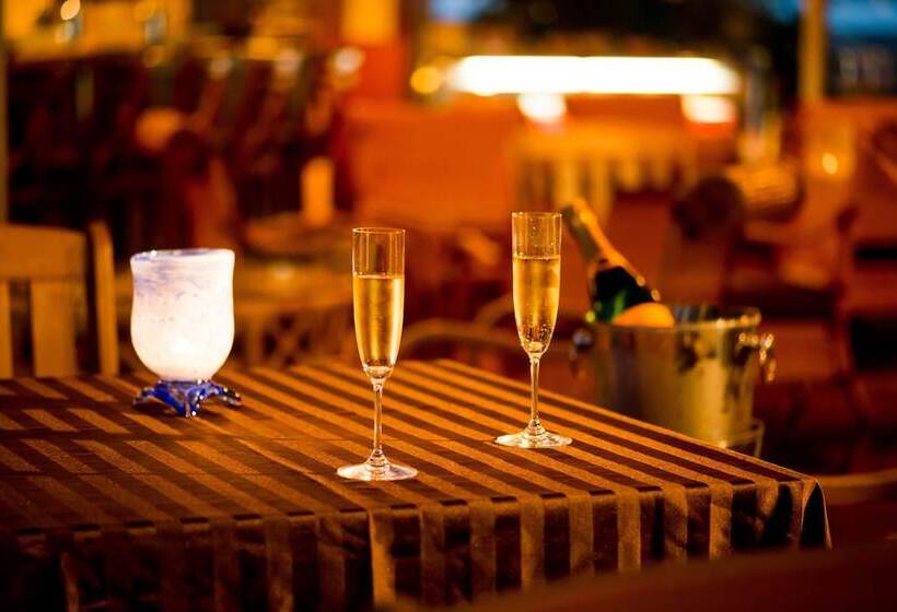 Kanucha Bay Hotel & Villas