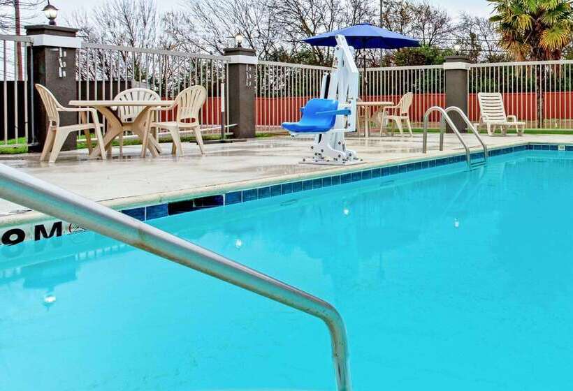 فندق La Quinta Inn & Suites By Wyndham Cleburne