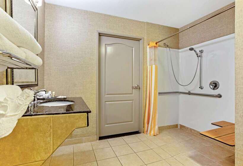 فندق La Quinta Inn & Suites By Wyndham Cleburne