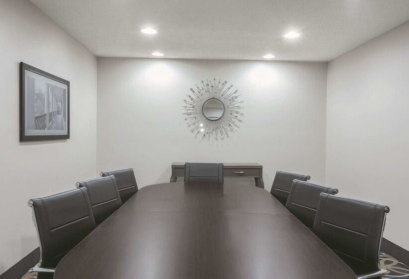 فندق La Quinta Inn & Suites By Wyndham Covington