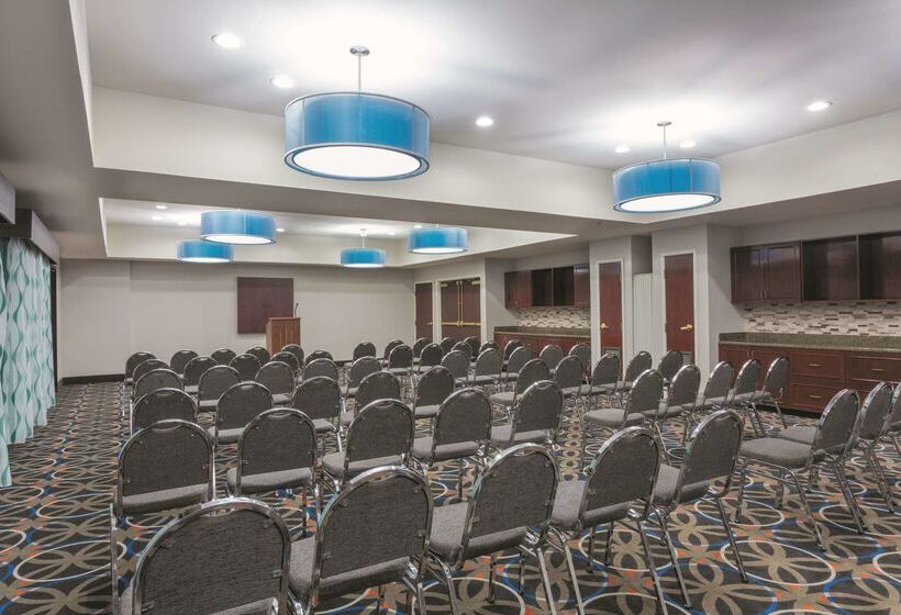 فندق La Quinta Inn & Suites By Wyndham Covington