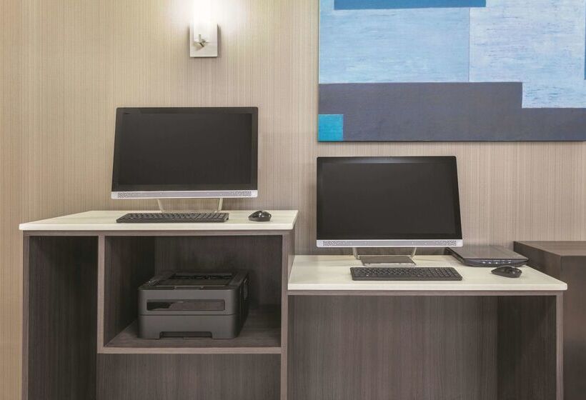 فندق La Quinta Inn & Suites By Wyndham Covington