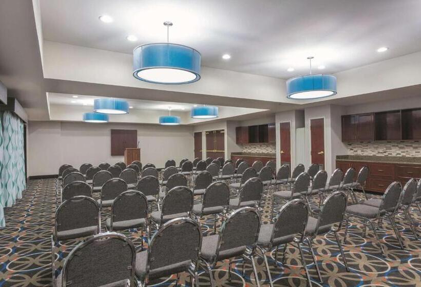 فندق La Quinta Inn & Suites By Wyndham Covington