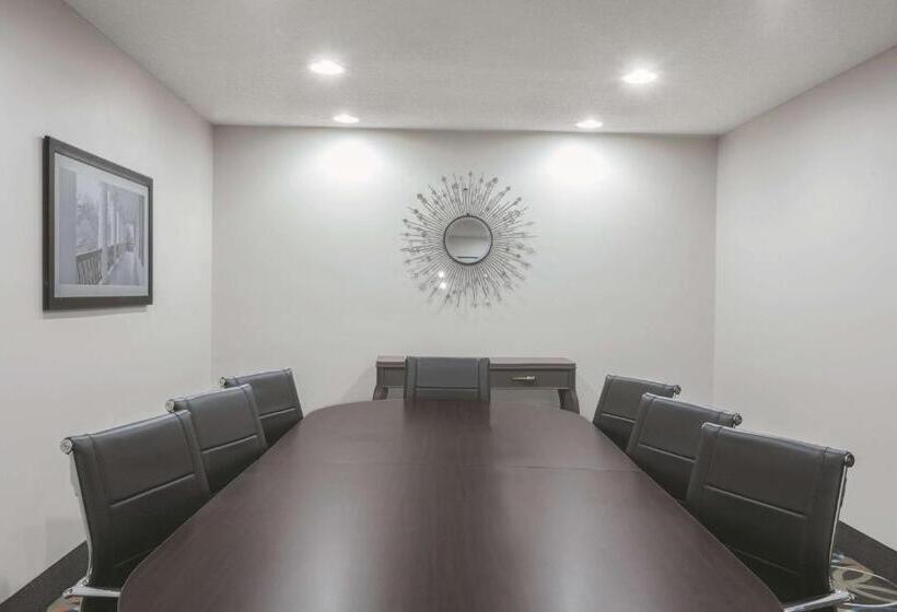 فندق La Quinta Inn & Suites By Wyndham Covington