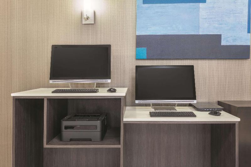 فندق La Quinta Inn & Suites By Wyndham Covington