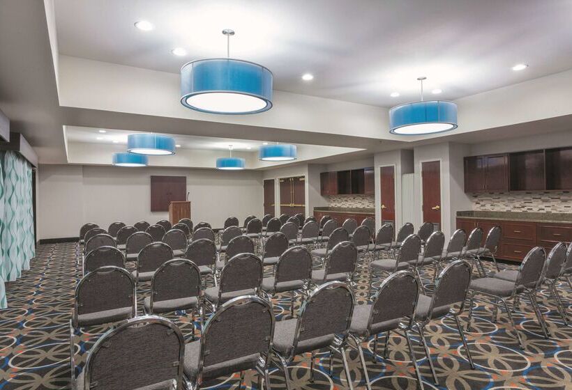 فندق La Quinta Inn & Suites By Wyndham Covington