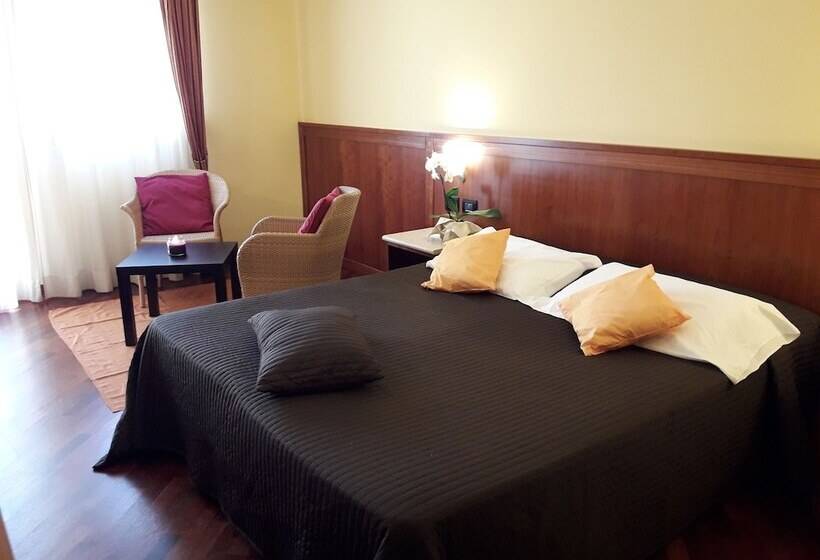 בית מלון כפרי Miralago