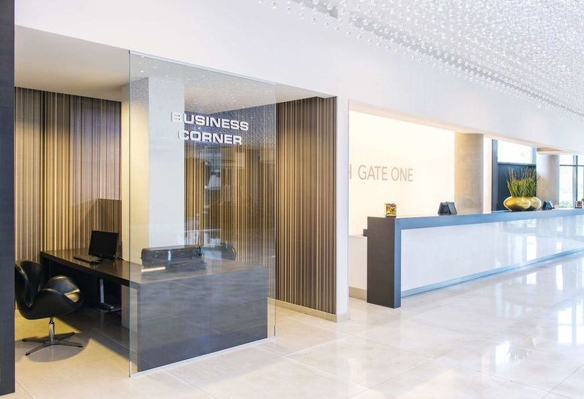 هتل NH Bratislava Gate One