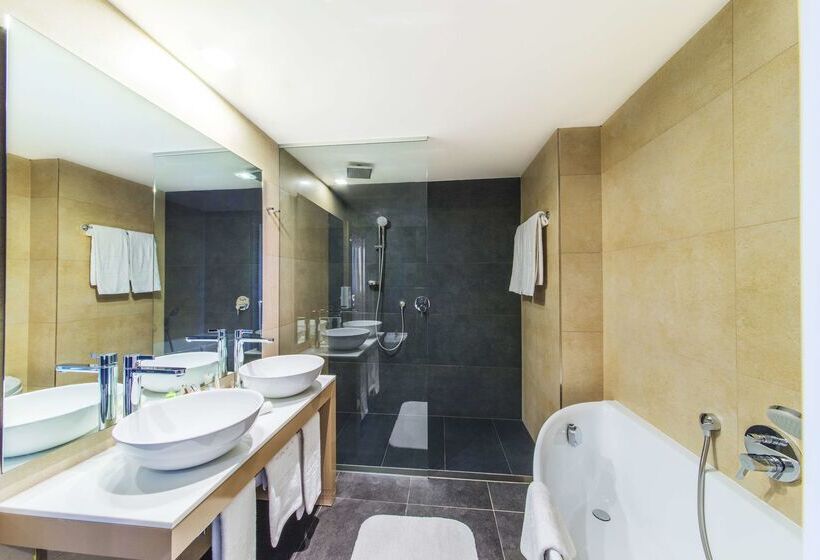 호텔 NH Bratislava Gate One