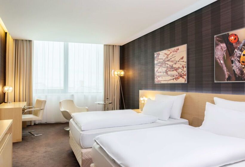 هتل NH Bratislava Gate One