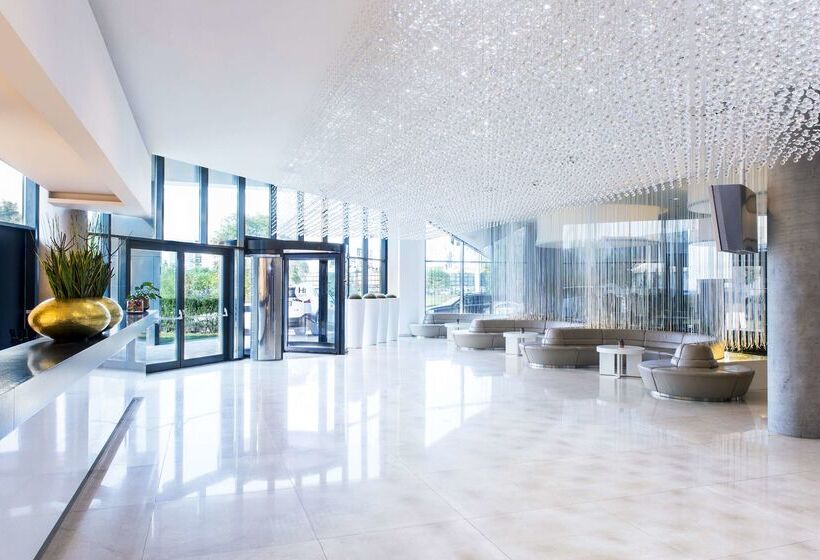 هتل NH Bratislava Gate One