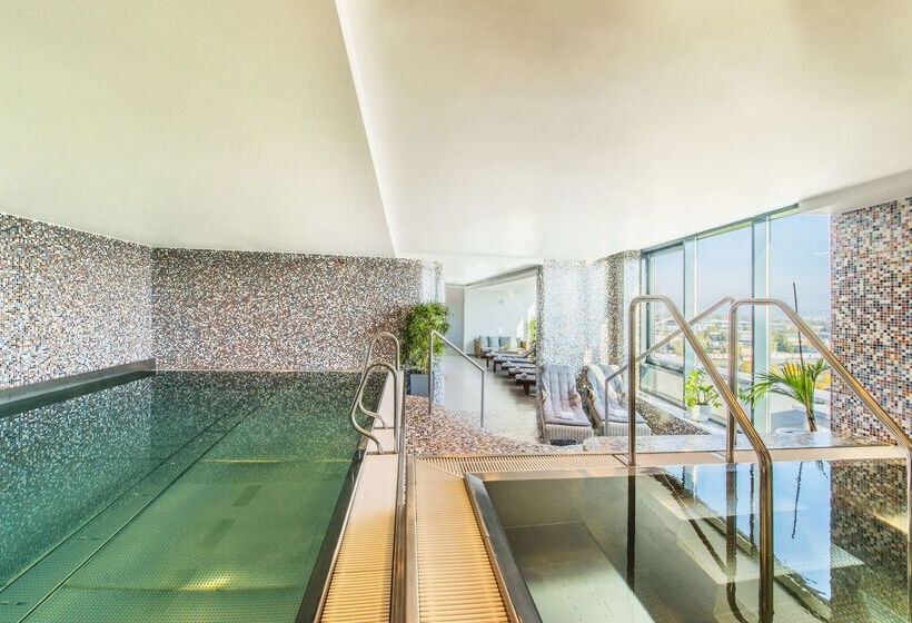 هتل NH Bratislava Gate One