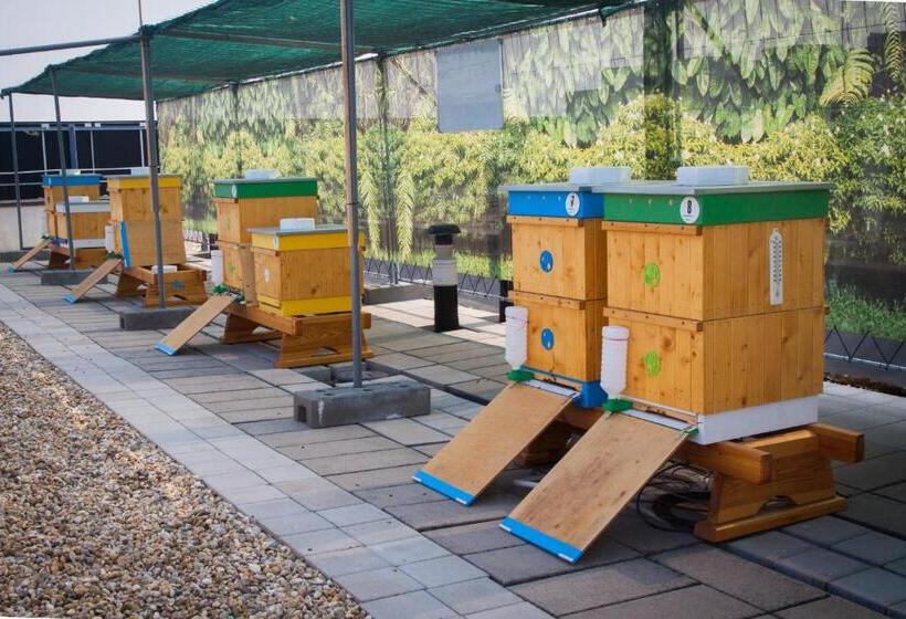 هتل NH Bratislava Gate One