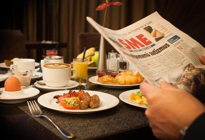 هتل NH Bratislava Gate One